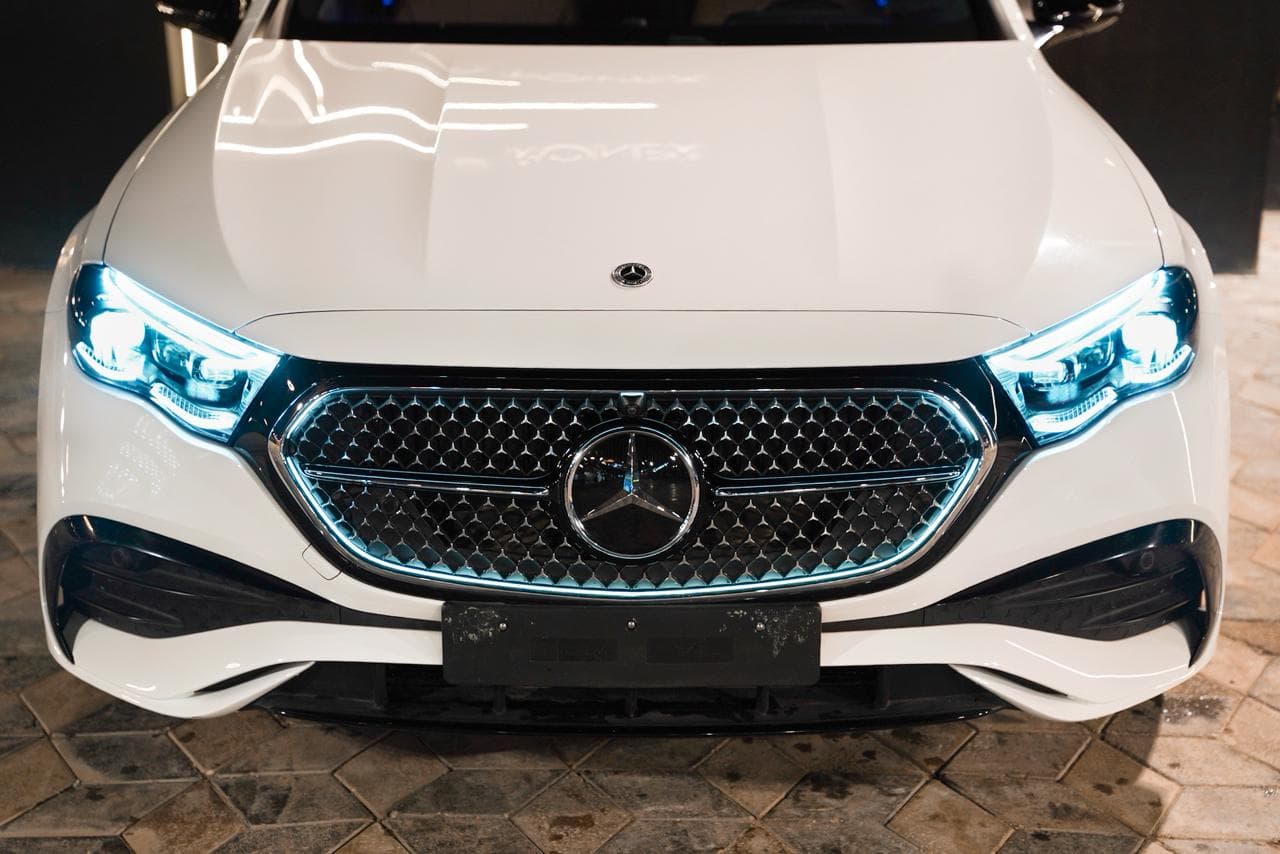 E200 White